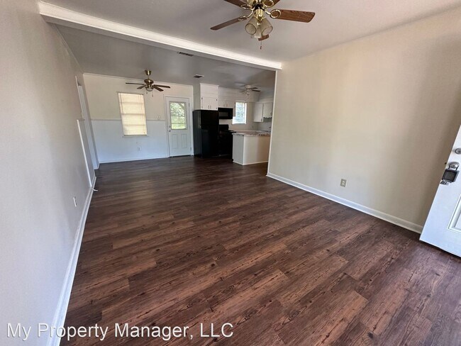 Foto del edificio - 3 br, 1 bath House - 9449 Normandie Drive