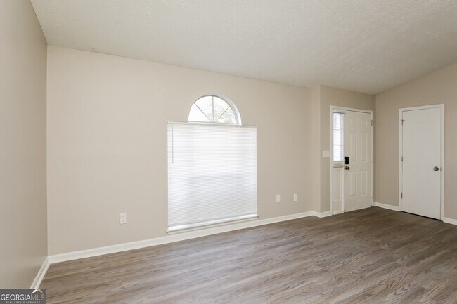 Foto del edificio - 4421 Wellington Terrace