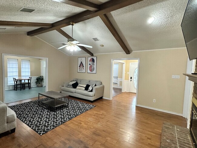 Foto del edificio - 4821 S Country Club Rd