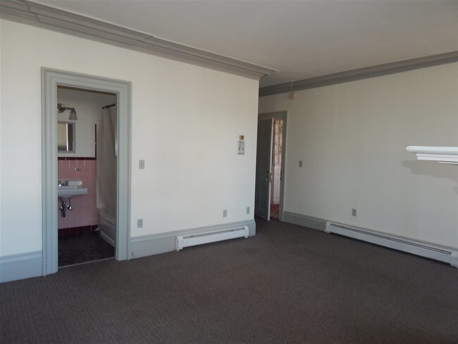 Building Photo - 599 Middle Street