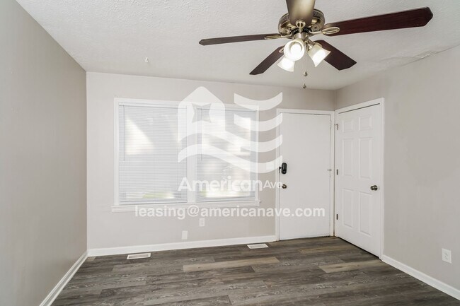 Foto del edificio - 9716 Scarborough Ave
