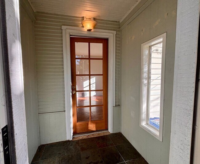 Foto del edificio - Charming Bungalow 1 bd/1ba Private Fully F...