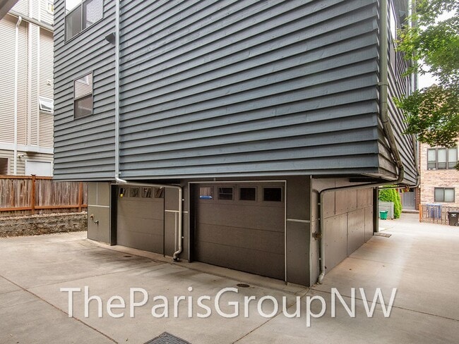 Photo - Gorgeous Green Lake TH – 1 Block to Lake House