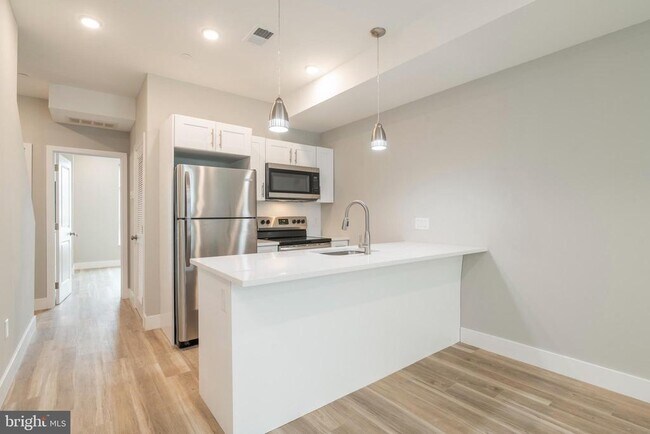 Building Photo - 2009 N Darien St