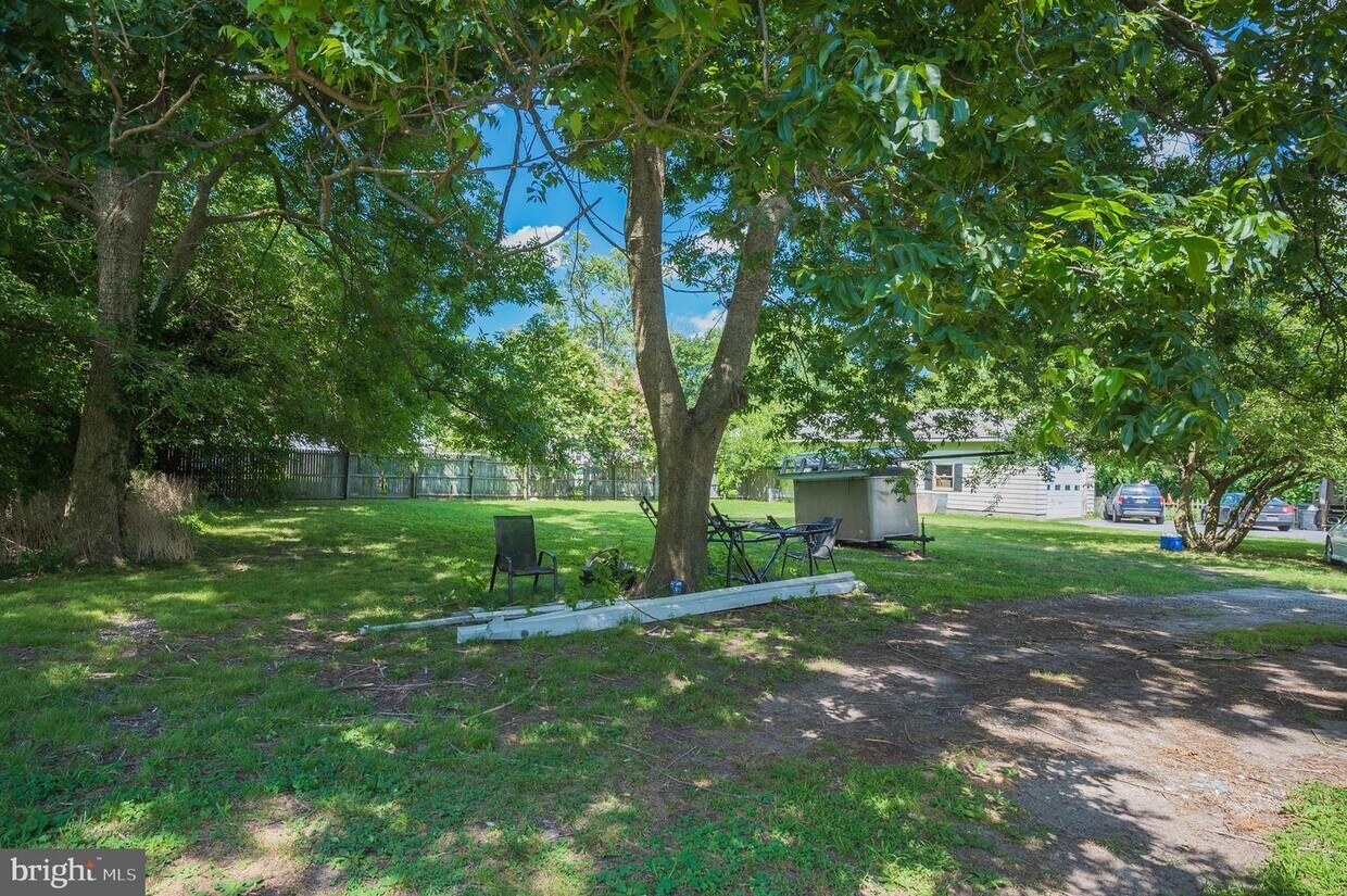 Primary Photo - 413 E East St