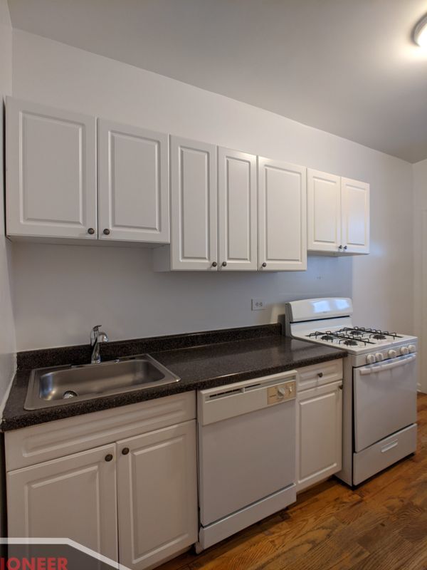 Foto del edificio - 813 W Waveland Ave