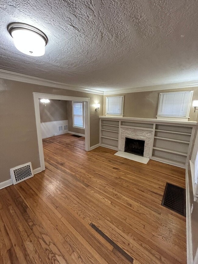Building Photo - AVAILABLE NOW!! Beautiful 3 Beds, 1 Bath K...