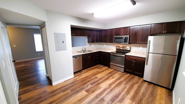 Building Photo - 422 N 18th Ave