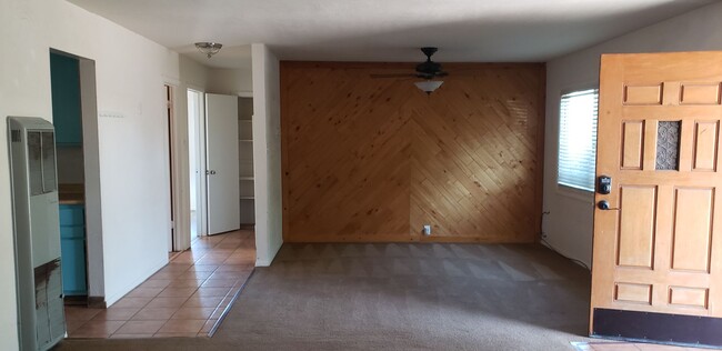 Building Photo - 3 Bedroom, 2 Bath with large fenced in bac...