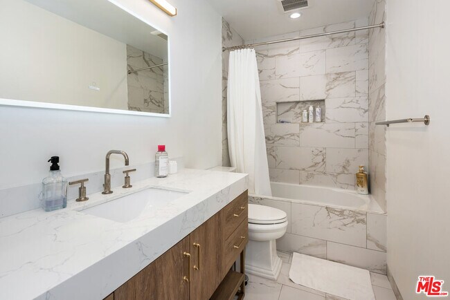 Foto del edificio - 3375 Foothill Rd