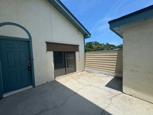 Foto del edificio - Price Reduced: The Courtyards at Mayport 2/2 Two Story Townhome