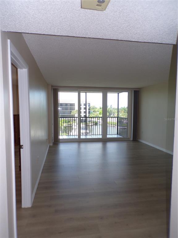 Foto del edificio - 25188 Marion Ave