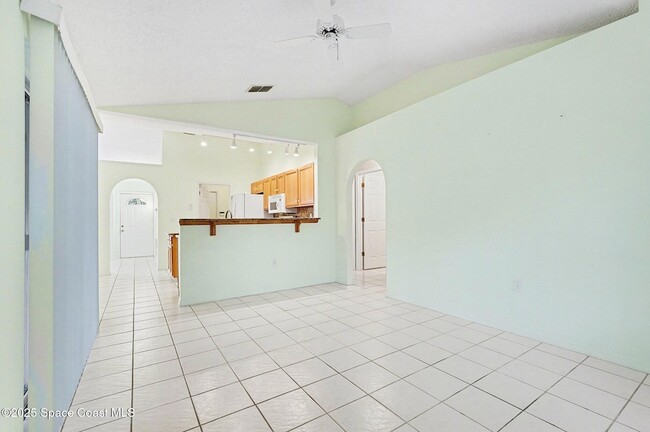 Foto del edificio - 2441 Wolf Creek Dr