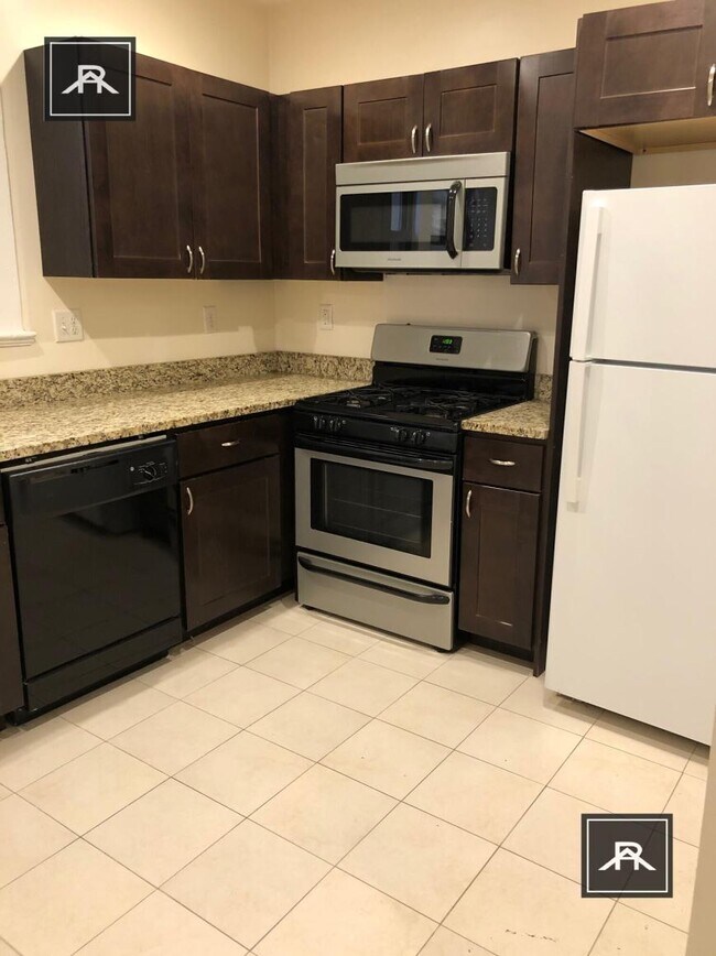 Building Photo - 3 bedroom in Cambridge MA 02140