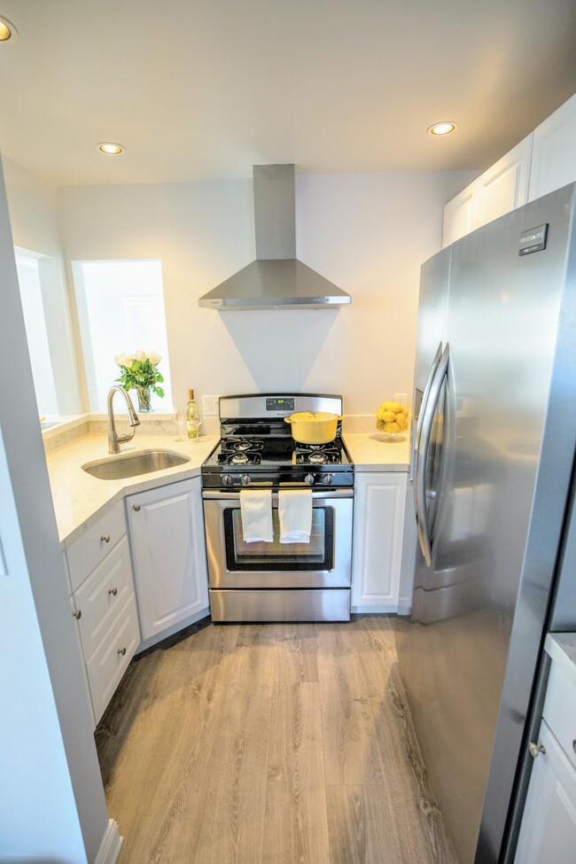 Stainless steel appliances & quartz counter - 652 N Marengo Ave