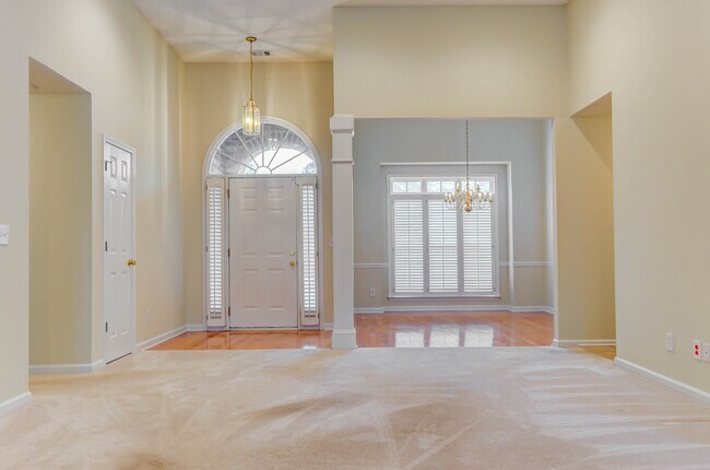 Building Photo - 505 Edgefield Way