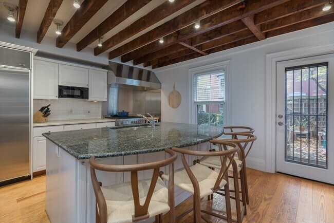 Foto del edificio - 92 Appleton St