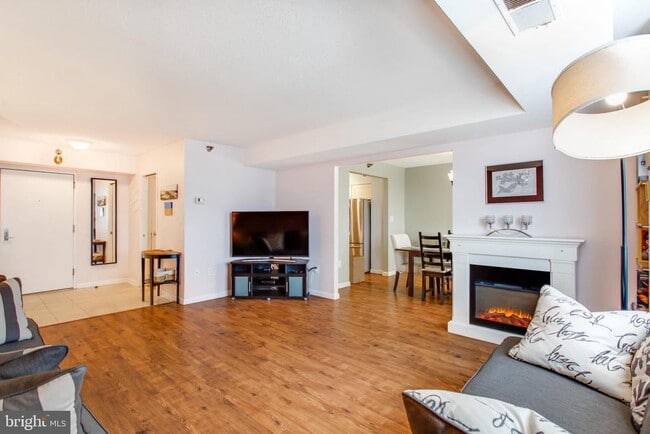 Foto del edificio - 1808 Old Meadow Rd