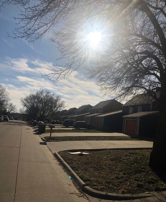 1024 Riverview Dr Unit 726 Riverview Circle, Emporia, KS 66801 Condo