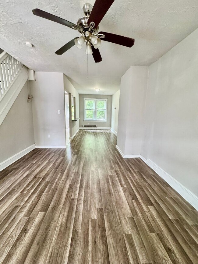 Foto del edificio - Charming Updated 3-Bedroom Home in Germantown