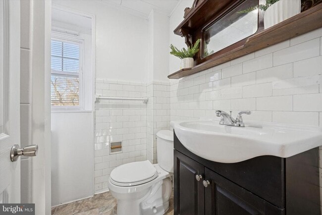 Building Photo - 922 Second Street Pike