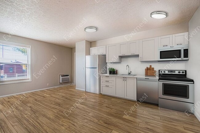 Foto del edificio - 1059 Woods Ferry Rd