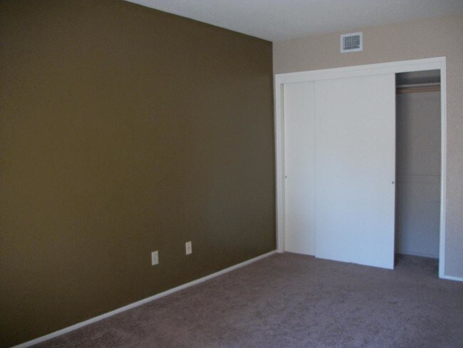 Building Photo - 4273 N River Grove Cir