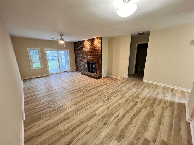Dining/living room - 1121 Lancaster Dr