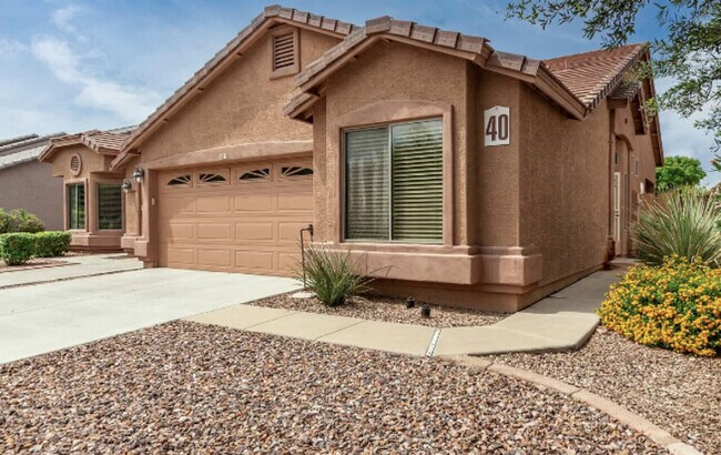 Building Photo - 2250 E Deer Valley Rd