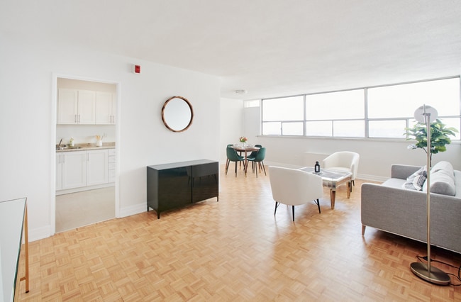 Building Photo - RENOVATED 2BD 1 Bathroom in PRIME ETOBICOKE
