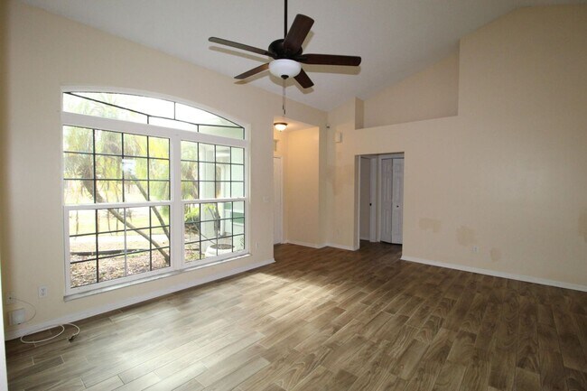 Building Photo - 2073 SW Capeador St