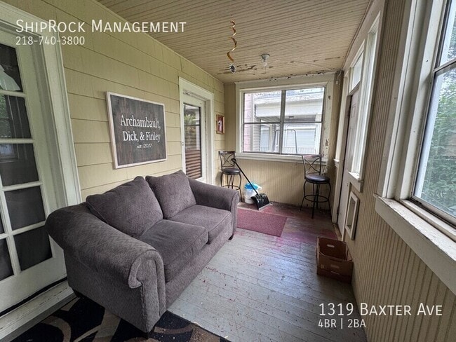 Foto del edificio - 1319 Baxter Ave