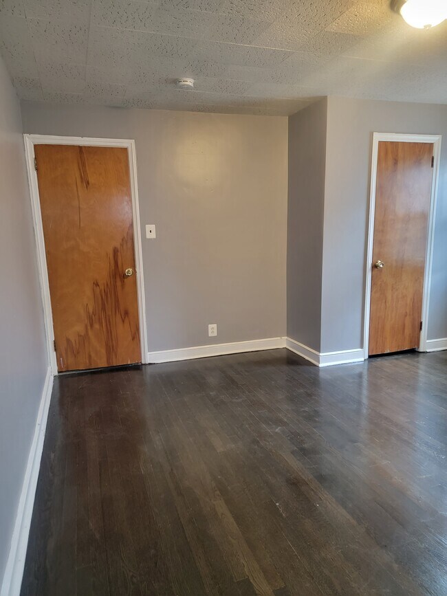 Building Photo - 10 Fleetwood Pl