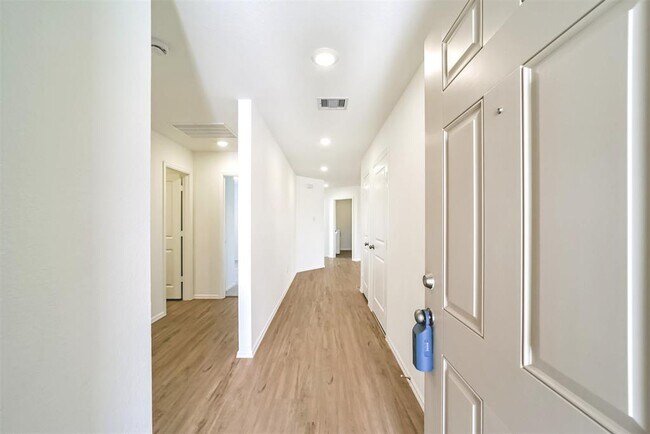 Foto del edificio - 5227 Sunvalley Bend Dr