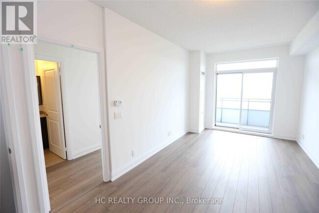 Photo du bâtiment - 7890-7890 Bathurst St