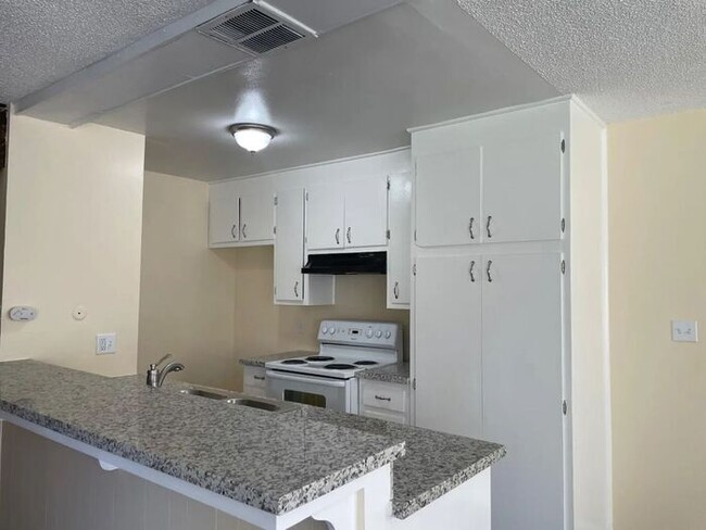 Building Photo - Stockton 2 Bedroom 1 Bath