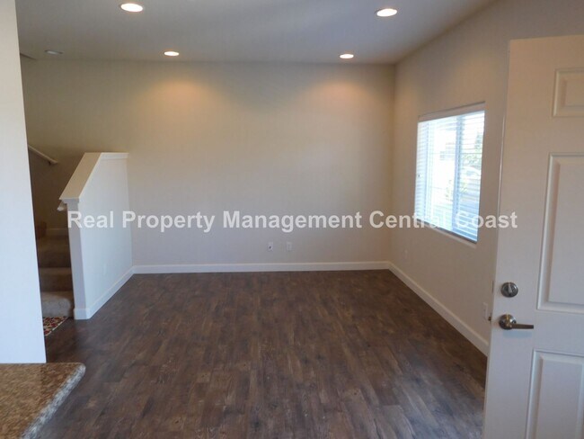 Foto del edificio - AVAILABLE AUGUST - Modern Townhome in SLO ...