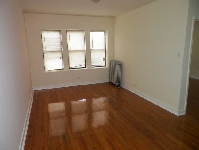 Building Photo - 517 W Marquette Rd