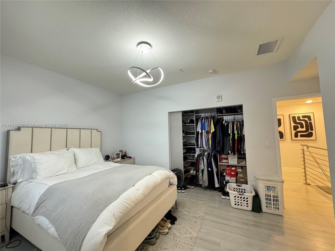 Foto principal - 10413 NW 82nd St