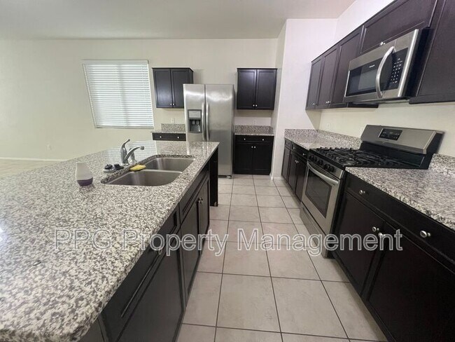 Foto del edificio - 30155 W Avalon Dr