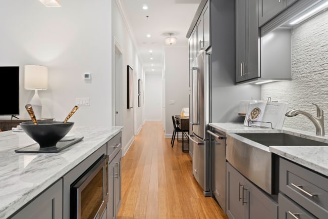 Photo - 1039 W Rundell Pl Apartment