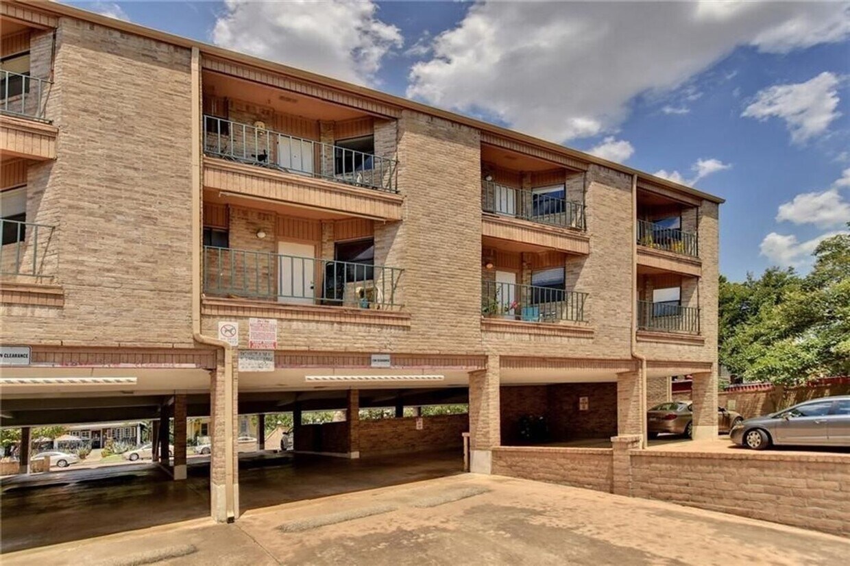 Primary Photo - Sublease for North Campus Lease Available ...