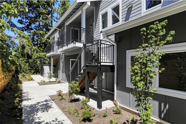 Building Photo - Pre-Lease This Beautiful 1 Bed 1 Bath + Den | In-Unit Washer/Dryer | AC