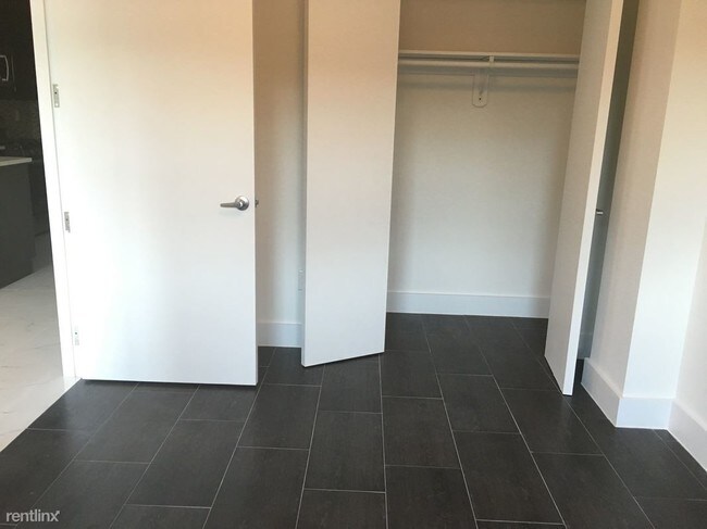 Foto del edificio - 1 br, 1 bath Apartment - 8111 57th Ave 2B
