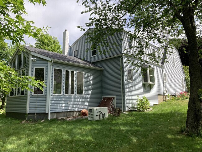 Building Photo - 48 Hillside Dr