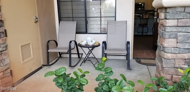 Foto del edificio - 1 br, 1 bath House - 50730 Santa Rosa Plz #3