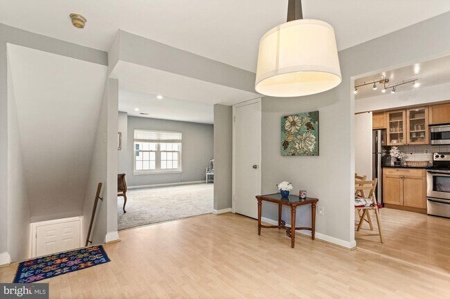 Foto del edificio - 2135 N Taylor St