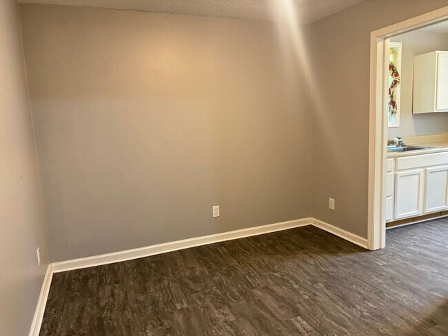 Building Photo - 1.33 Acre lot! Great Location! Off Trenton...