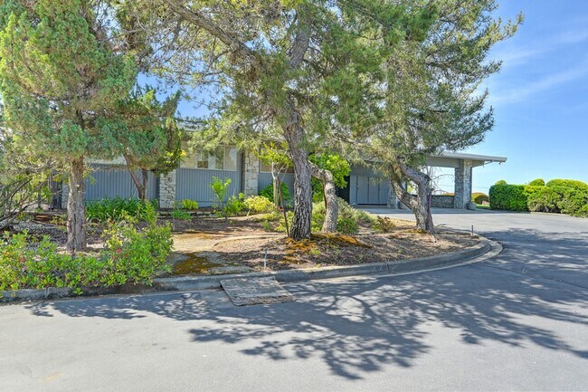Foto del edificio - 1000 Grass Valley Hwy