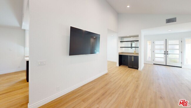 Building Photo - 1234 San Como Ln